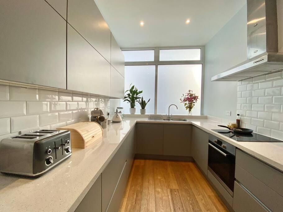 2Bdr Modern Apartment In Hammersmith West London Exterior foto